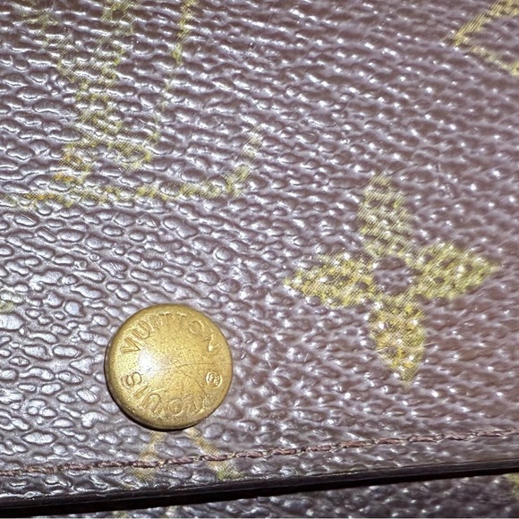 Louis Vuitton Brown Monogram Key Holder - Picture 2 of 12